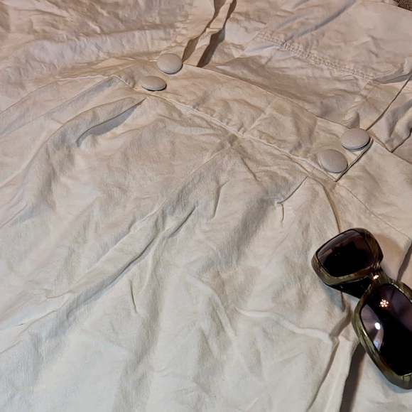 White overall shirt with buttons - Picture 4 of 5